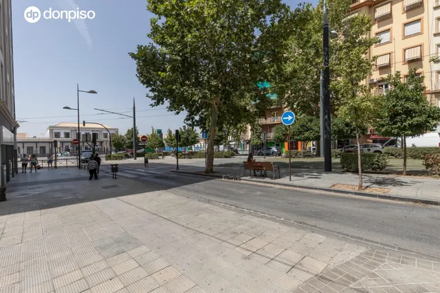 JUNTO AVENIDA ANDALUCES — 38