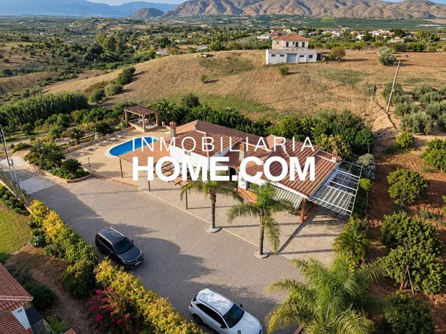 Villa independiente en una sola planta con piscina privada, jardín y licencia turística en Alhaurín de la Torre — 31