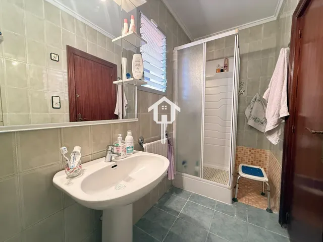 PISO EN VENTA EN ALICANTE. ZONA VIRGEN DEL REMEDIO.100m2, 3 habitaciones, 1 BAÑO, BALCÓN, CUARTA PLANTA CON ASCENSOR — 24