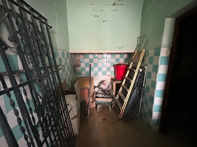 CASA ESQUINERA PARA REFORMAR — 11