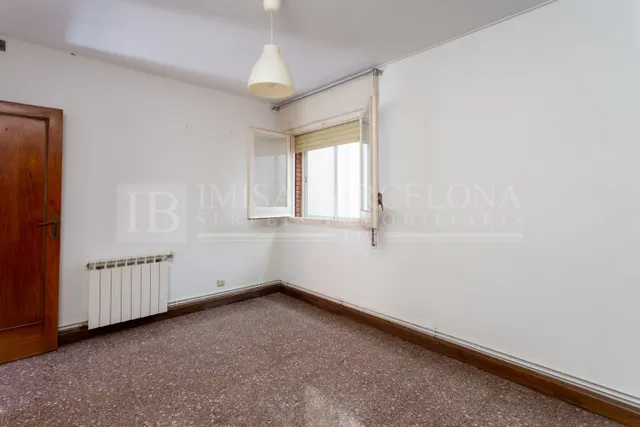 PISO CON MUCHAS POSIBILIDADES EN PLAZA CATALANA — 13