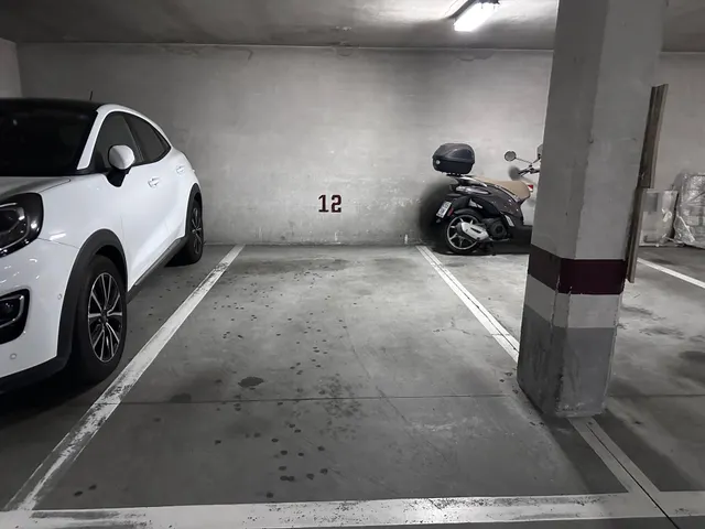 PISO EN CALLE CASTELLANA, EN CAMBRE — 33