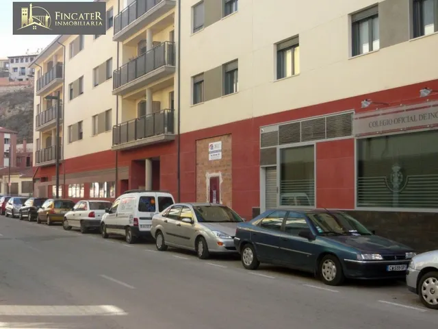 LOCAL COMERCIAL EN UNA SOLA PLANTA, CERCA DEL CENTRO — 6