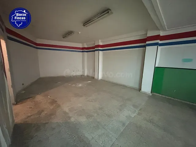 Se vende local en zona alta de Ponferrada — 4