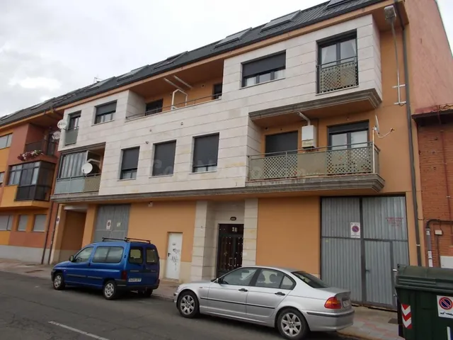 PLAZAS DE PARKING EN LA VEGA-OTERUELO - LEON