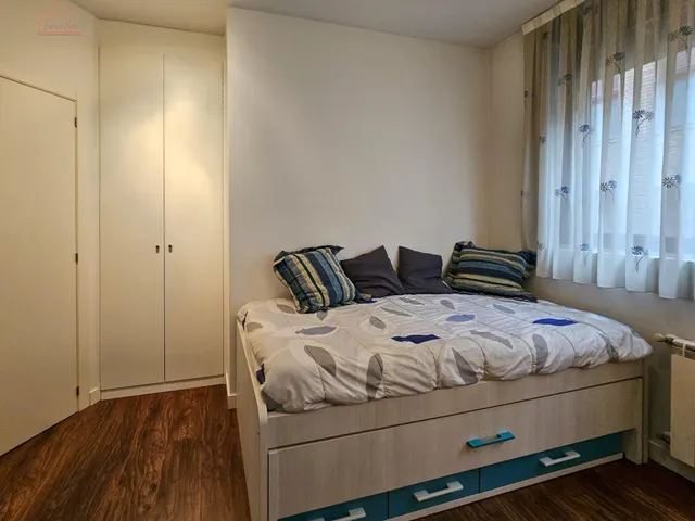 Inmueble en venta con terraza, plaza de garaje y trastero junto al Metro Urgel! — 30
