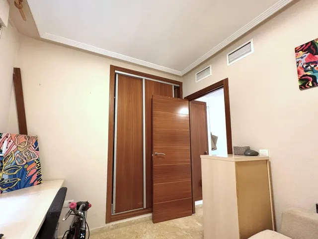 Apartamento moderno y espacioso en primera línea de mar junto a Playa del Cura. ¡3 dormitorios, 2 baños, balcón con vistas al mar (sureste) y piscina comunitaria! — 29