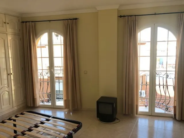 Edificio con piso dúplex y local en planta baja en el centro de Alhaurin de la Torre. — 8