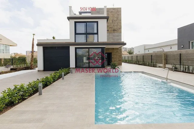 VILLA DE OBRA NUEVA EN PLAYA HONDA — 28