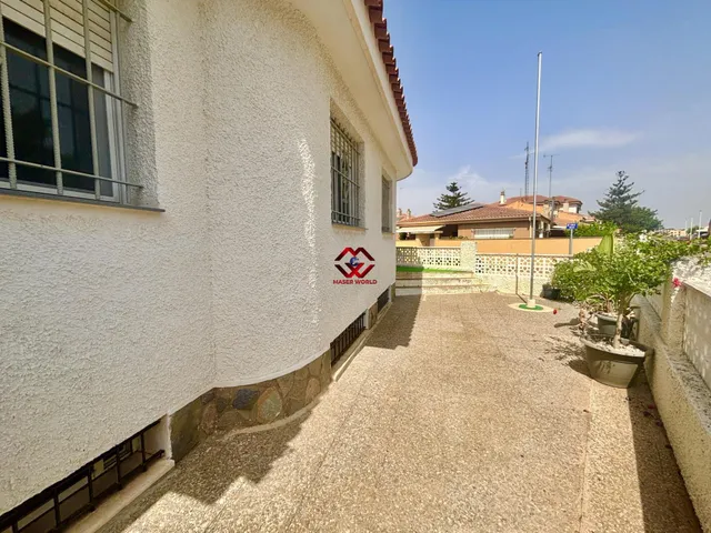 Chalet esquinero con gran sótano y jardín en San Javier — 7