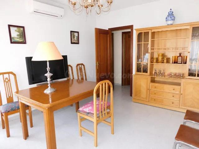 Chalet Adosado en zona Ctra. Ugena, de 5 Dormitorios 3 baños - foto 4