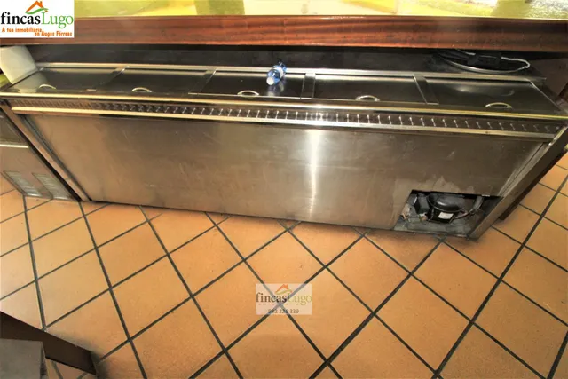 CAFETERÍA-RESTAURANTE EN ZONA UNIVERSITARIA — 27