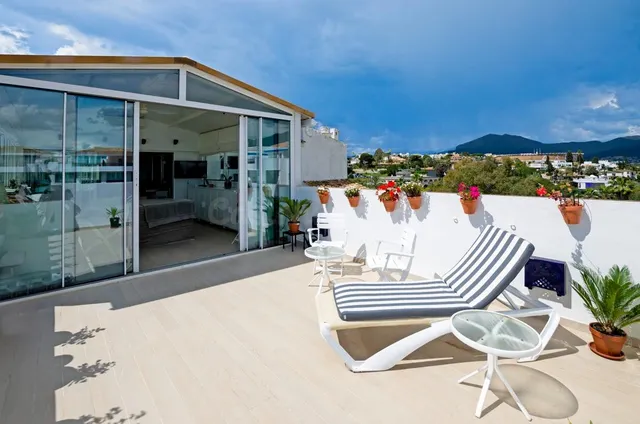 Ático con terrazas panorámicas en Puerto Banús