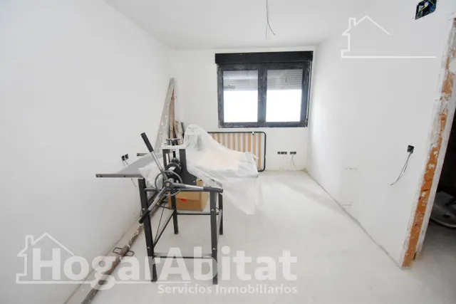 ¡Perfecto para invertir! Casa de cuatro alturas  para reformar con garaje y dos terrazas, cerca del centro — 21
