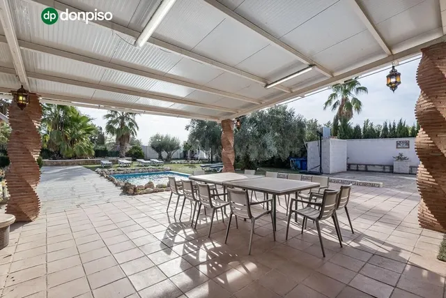 Chalet independiente con pozo propio y placas solares — 3