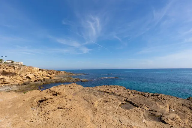 Apartamento de dos dormitorios con vistas la mar — 24