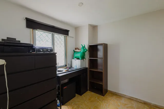 CASA UNIFAMILIAR CON TERRENO URBANO Y GRANDES POSIBILIDADES EN OFRA — 39