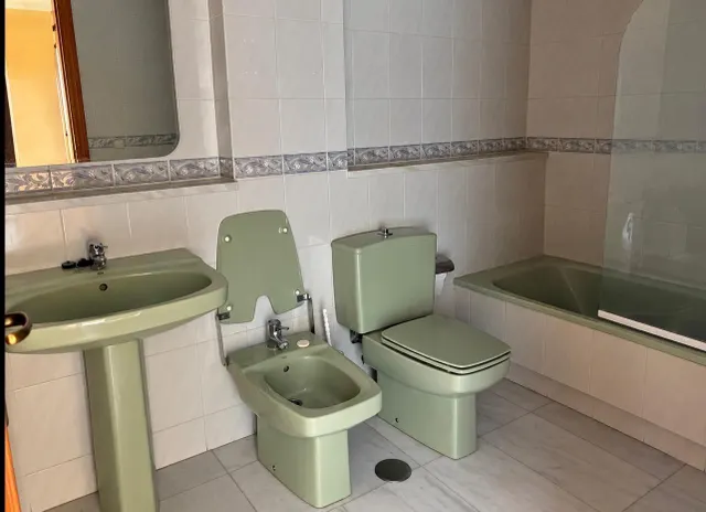 OPORTUNIDAD EN BEL-AIR · BAJO DE 3 DORMITORIOS, 2 BAÑOS, GRAN TERRAZA Y PISCINAS · 2 — 11