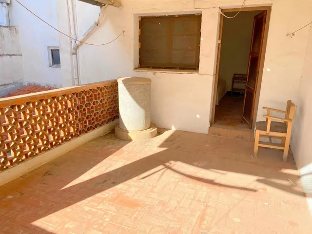 AMPLIA VIVIENDA CON PATIO Y GARAJE — 23