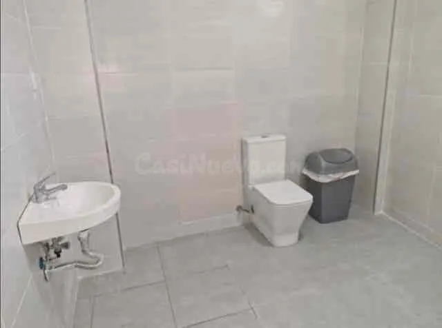 LOCAL COMERCIAL REFORMADO EN ZONA CÉNTRICA DE LA LÍNEA — 4