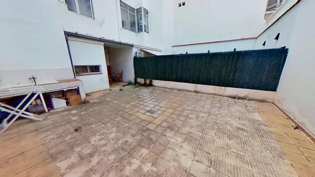 Amplia vivienda en las faldas del castillo de Santa Barbara — 25