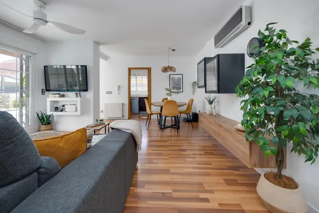 AMPLIO CHALET EN LOS MONTESINOS: 3 HAB, 2 BAÑOS — 30