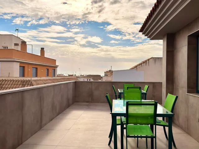 Exclusivo Ático Seminuevo en Totana con Amplias Terrazas y Vistas — 8