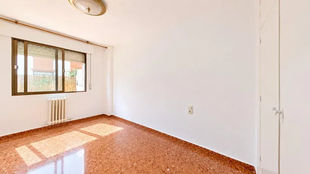 ¡Espectacular apartamento con terraza soleada junto al Helicóptero en Alcázar del Genil! — 10