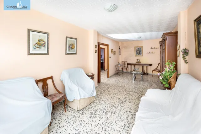 Local + vivienda en Avda. Cadiz — 17