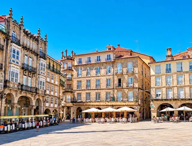 Edificio en venta en Ourense centro con vistas a la Plaza de la Trinidad — 30