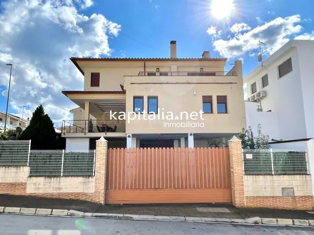 Espectacular casa adosada a la venta en Palomar — 4