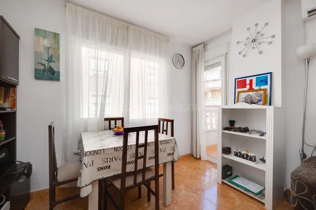 Apartamento de 2 dormitorio con plaza de garaje en el centro - foto 4