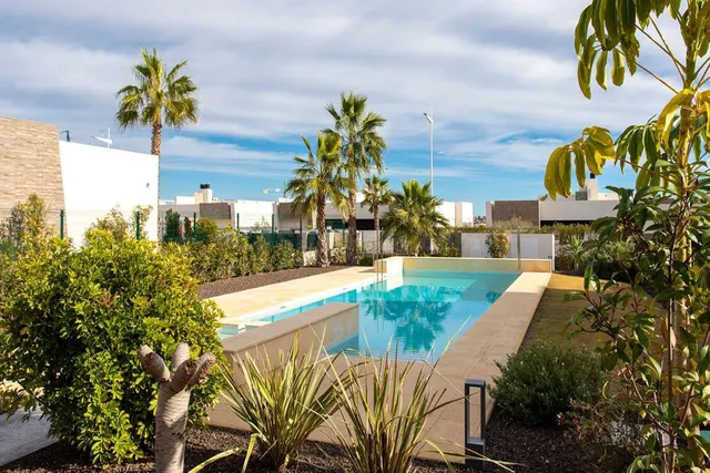 GRAN APARTAMENTO EN ALGORFA: 2 HAB, 2 BAÑO — 3