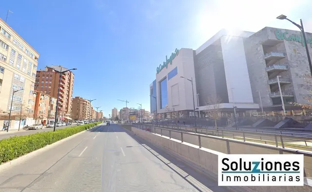 LOCAL COMERCIAL JUNTO AL CORTE INGLES EN AVENIDA DE ESPAÑA — 4
