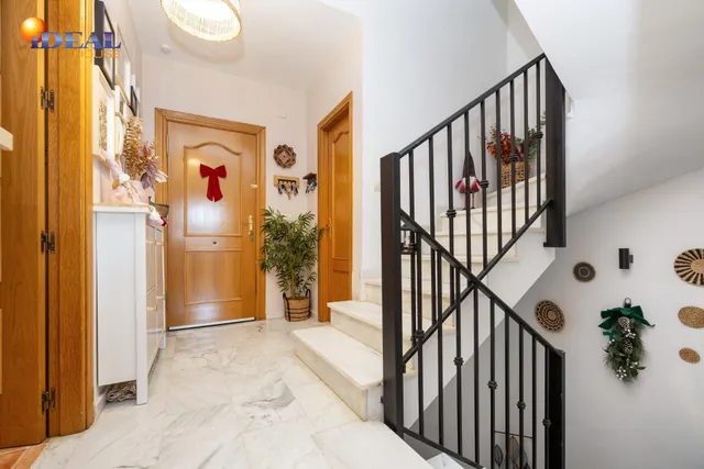 MARAVILLOSA CASA  A POCOS MINUTOS DEL CENTRO DE LA ZUBIA — 3