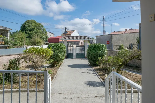 Amplia Casa + otra vivienda + anexo en Venta en Ardemil, Ord - foto 2
