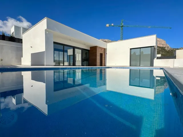 Villa de obra nueva con sótano en Polop, última vivienda - foto 4