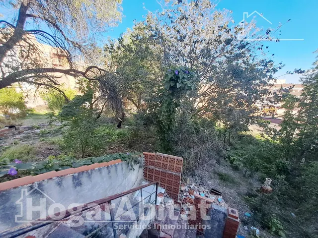 AMPLIA CASA CON 2 TERRAZAS PARA REFORMAR EN EL CENTRO — 37