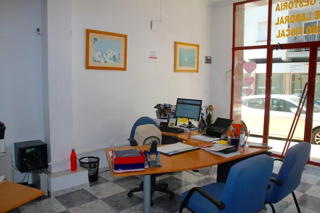 Dos locales comerciales en el centro de Benidorm — 43