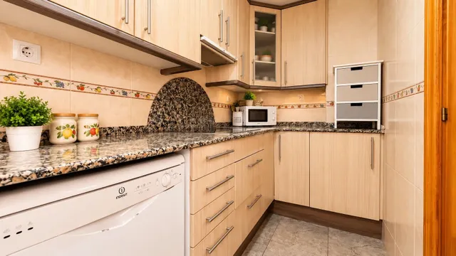 Fantástico ático exterior de 3 habitaciones con gran balcón 