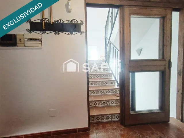 Chalet independiente en Cobisa con 8 dormitorios, piscina y jardín — 13