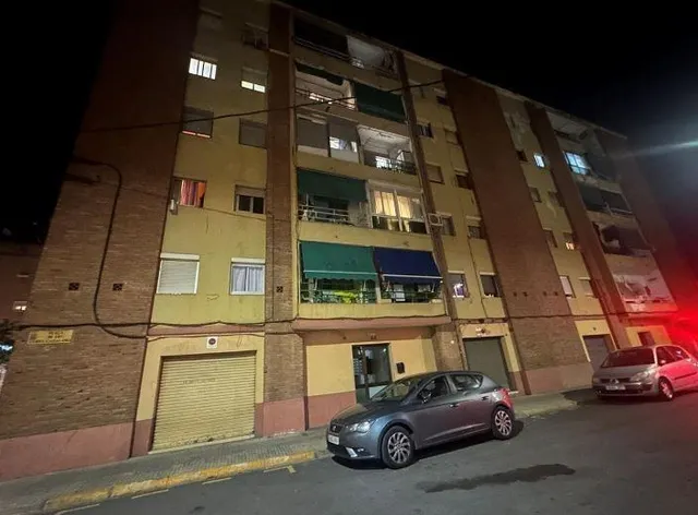 SE VENDE piso OKUPA en C Plaza Corts Catalanes 4 de Llagosta - foto 3