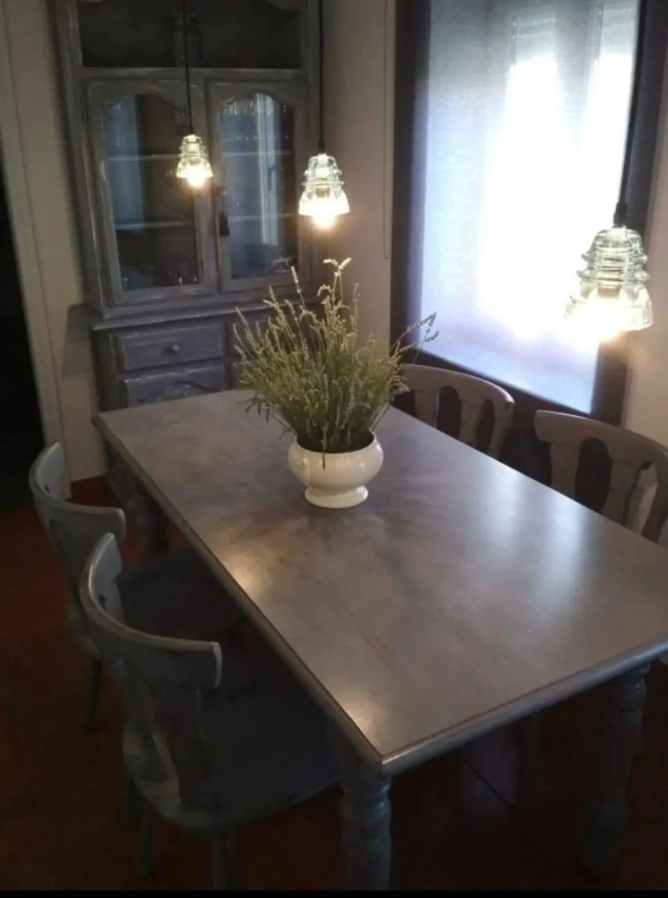 SE VENDE CASA EN EL CENTRO . 2 PLANTAS, 4 HAB., SALÓN, COCINA, GALERÍA, BAÑO.  AMPLIO PATIO
