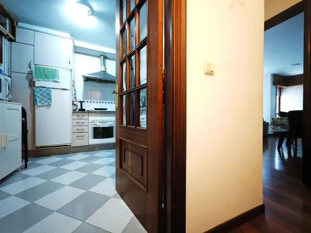 Duplex con GARAJE y DORMITORIO en PLANTA BAJA en el centro d - foto 2