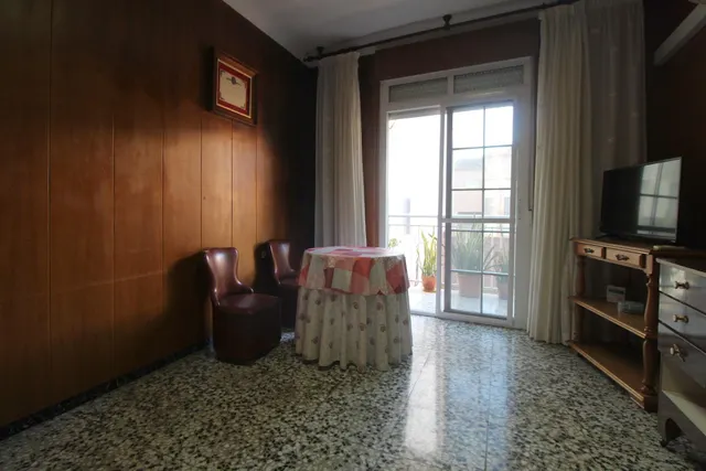 Gran piso en el centro de Torrevieja con 4 dormitorios a 900m del mar — 19