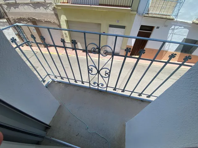 ¡AMPLIA VIVIENDA CON TERRAZA EN LA ZONA ALTA DE LA POBLACIÓN! — 49