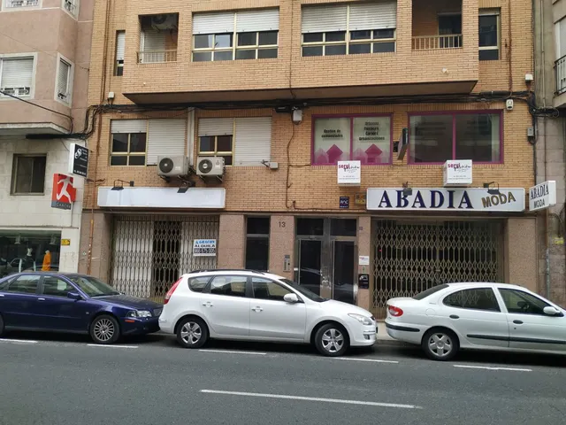 LOCAL CENTRICO CALLE VICENTE BLASCO IBAÑEZ — 4