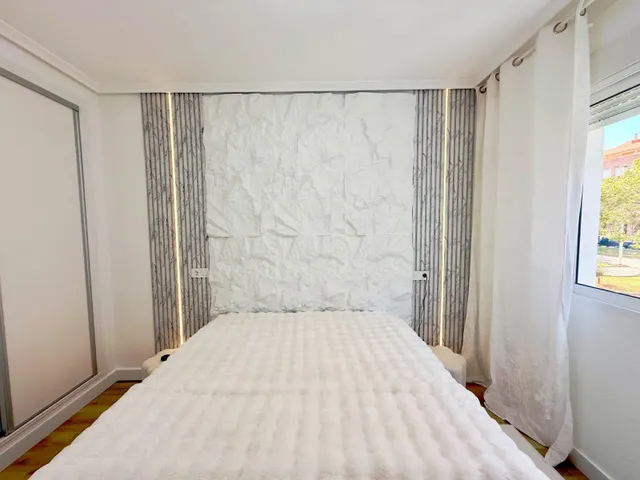 Apartamento reformado de 2 dormitorios a 240 m de la playa — 21
