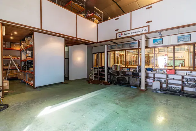 Nave en urbanizacion cerrada perfecta para almacen y venta — 13