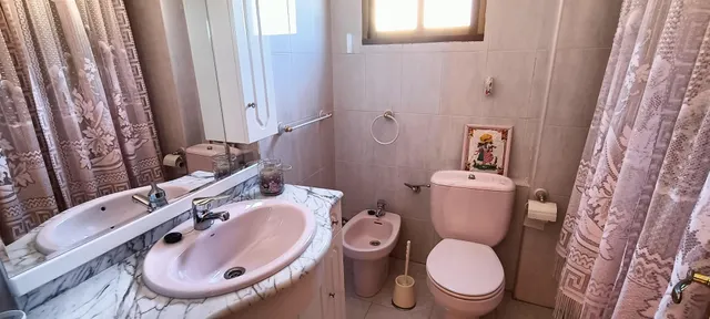 Gran chalet independiente de 3 plantas con dos viviendas y piscina — 35